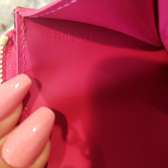 SOLD NEW Louis Vuitton Valentines Key Pouch in Ver - Picture 4 of 6